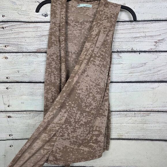 Maurices Taupe Patterned Open Front Vest Size L - Picture 4 of 8